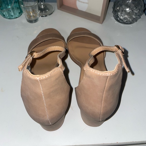 Tan heels! - Picture 4 of 5